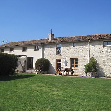 Le Noisetier At Les Hiboux Gites Chef-Boutonne Δωμάτιο φωτογραφία